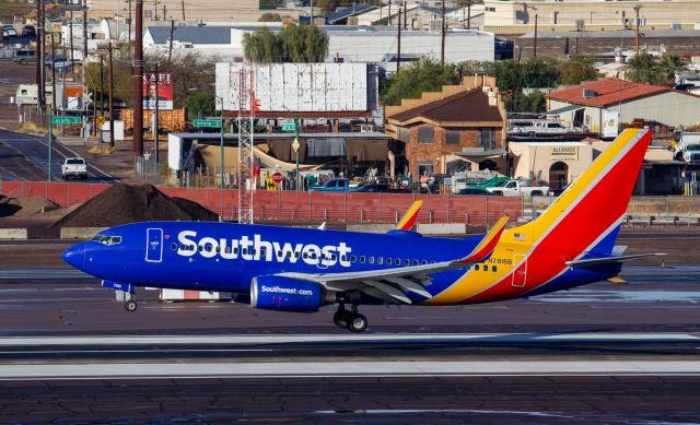 Boeing 737-700 (N7816B) - Spotted at KPHX on Jan-25-2021