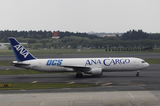 BOEING 767-300 (JA8970) - Taxing at Narita Intl Airport on 2015/05/02