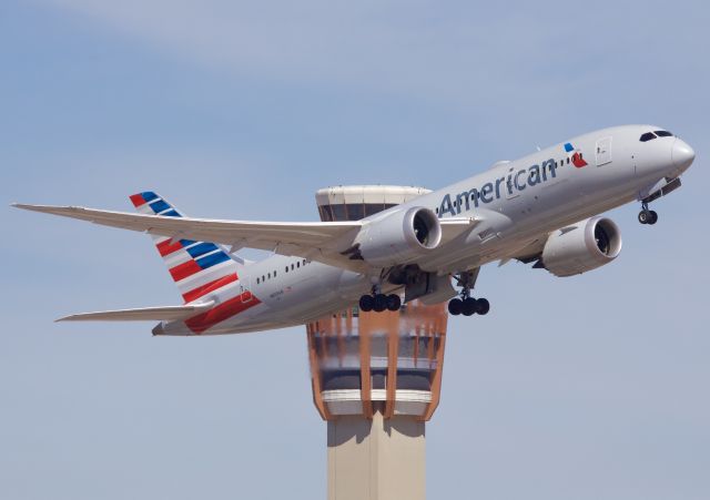 Boeing 787-8 (N819AN) - Departing Phoenix (Please view in "Full" for best image quality)