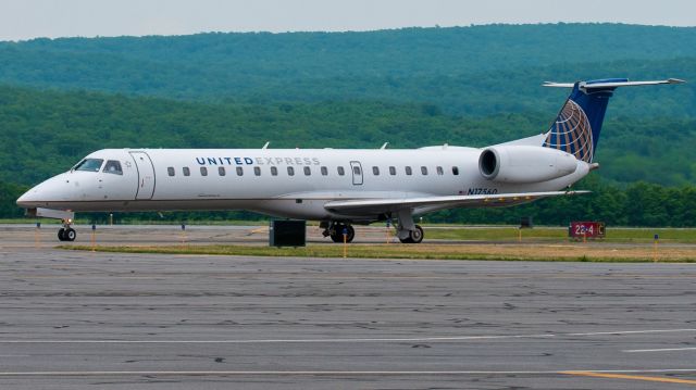 Embraer ERJ-135 (N17560)