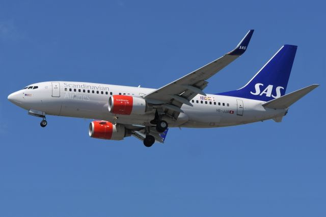 Boeing 737-700 (HB-JJA)