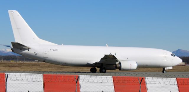 Boeing 737-700 (F-GZTI) - Punto avvistamento raccordo A