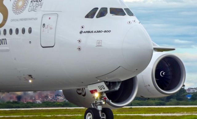 Airbus A380-800 (A6-EUU)
