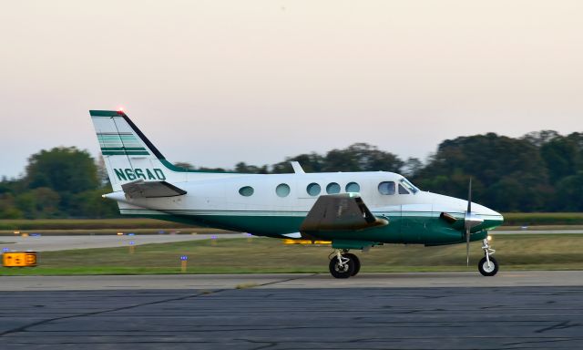 Beechcraft King Air 90 (N66AD) - Beechcraft King Air B90 N66AD in Ann Arbor 