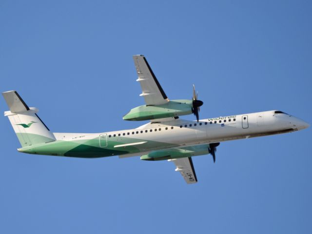 de Havilland Dash 8-400 (LN-WDI) - Kongelundsfortet RWY04L