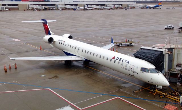 Canadair Regional Jet CRJ-900 (N319PQ)