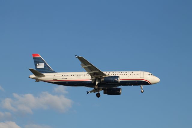 Airbus A320 (N668AW) - An Air Wisconsin A320 about to land on 22L at Logan.