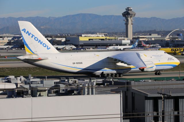 Antonov An-124 Ruslan (UR-82008)