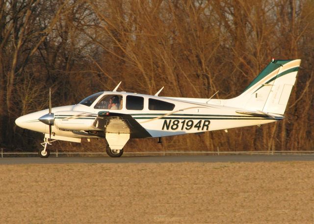 Beechcraft 55 Baron (N8194R) - Taxiing to the end of runway 14 at Downtown Shreveport.