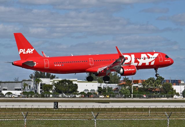 Airbus A321neo (TF-PLA)