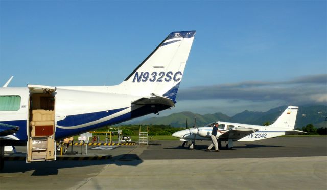 Piper Navajo (N932SC) - Pushback after refueling.