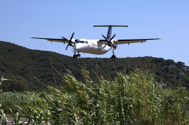 de Havilland Dash 8-300 (OE-LSB) - landing on the Isle of Elba (Italy)