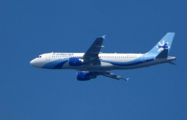 Airbus A320 (XA-JAV) - Shown here is a Interjet Airbus A320 a few minutes until landing in the Summer of 2017.