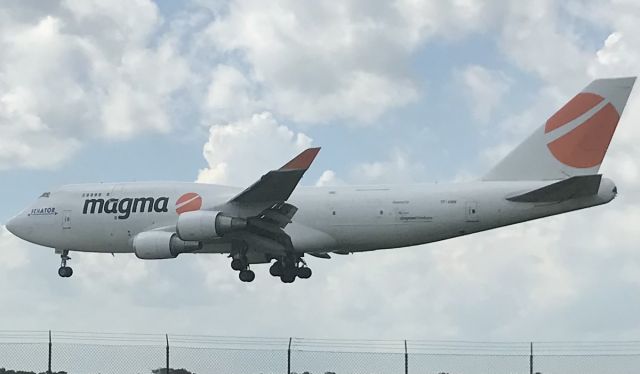 Boeing 747-400 (TF-AMN) - Runway 25 arrival! 7/21/22.