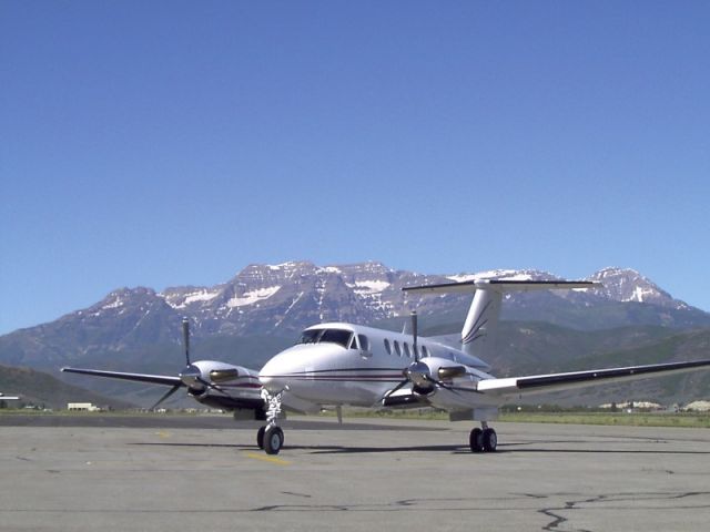 Beechcraft Super King Air 200 (N765WA)