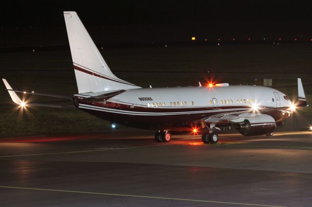 Boeing 737-700 (N800KS)