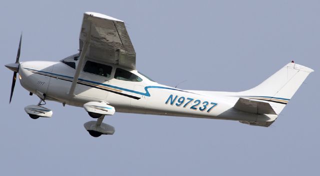 Cessna Skylane (N97237)