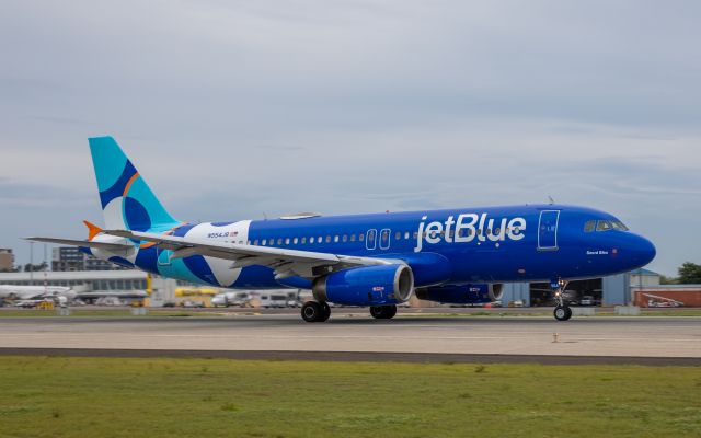 Airbus A320 (N554JB) - jetBlue Airbus A320-232 code name Sacré Bleu N554JB, first visit to St. Maarten with her New Livery. 10/4/2023