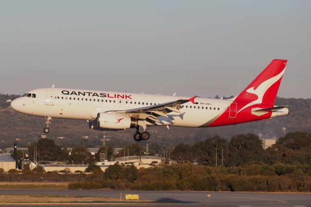 VH-UVJ — -  Airbus A320-200 sn2356. QantasLink VH-UVJ Swan River Daisy .YPPH 23 April 2022