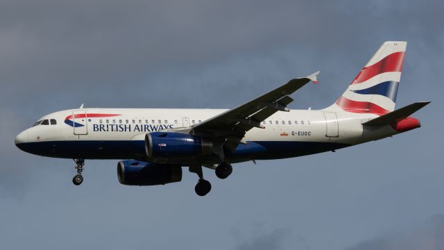 Airbus A319 (G-EUOC)