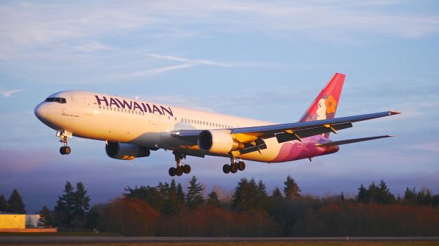 BOEING 767-300 (N583HA) - HAL9990 arriving at sunset from HNL on short final to Rwy 34L on 12.13.16. (ln 423 / cn 25531).  The aircraft will undergo maintenance at ATS.