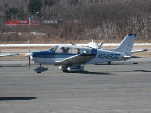 Piper Cherokee (N9483C) - Taxiing by the transient ramp.