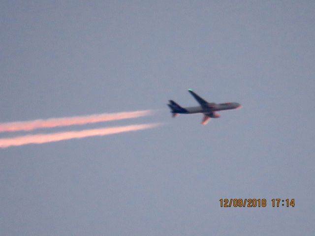 BOEING 767-300 (N154FE)