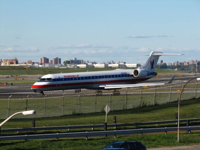 Canadair Regional Jet CRJ-700 (N516AE)