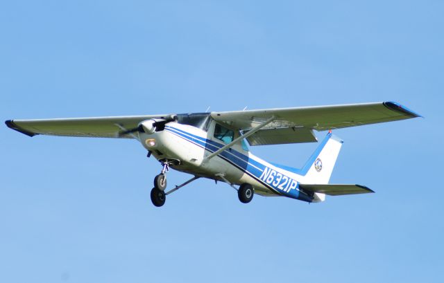 Cessna 152 (N6321P) - Sierra Flight Academy on final, runway three-zero, Merced Regional Airport (KMCE)