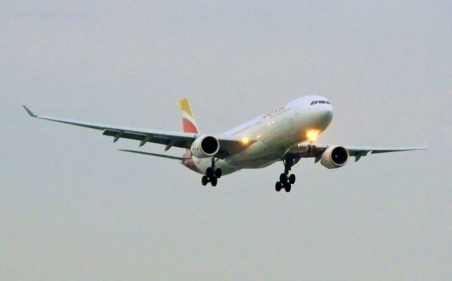 Airbus A330-300 (EC-LZJ)