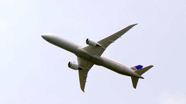 BOEING 787-10 Dreamliner (N12003)