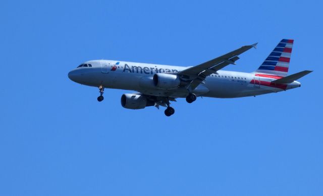 Airbus A320 (N128UW) - Shown here on approach is an American Airline Airbus A320 in the Summer of 2018.