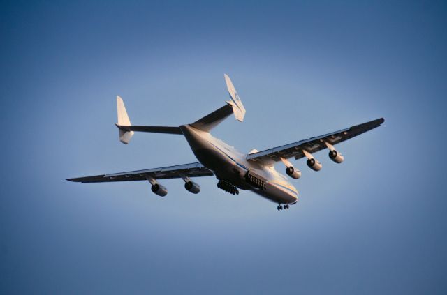 WSN225 — - Antonov AN-225 Mriya. (UR-82060) Landing at INT'L MONTRÉAL-MIRABEL AIRPORT (MONTRÉAL CA) YMX at 20:20 (2020-05-01) with medical equipment for COVID-19