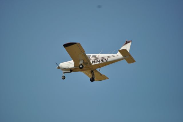 Piper Cherokee (N9451N)