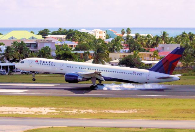 Boeing 757-200 (N680DA)