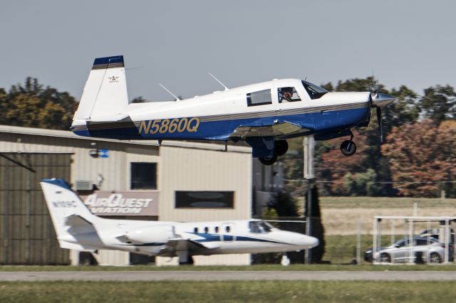 Mooney M-20 (N5860Q) - Departing runway 08