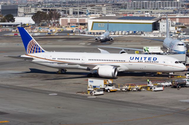Boeing 787-9 Dreamliner (N24972)