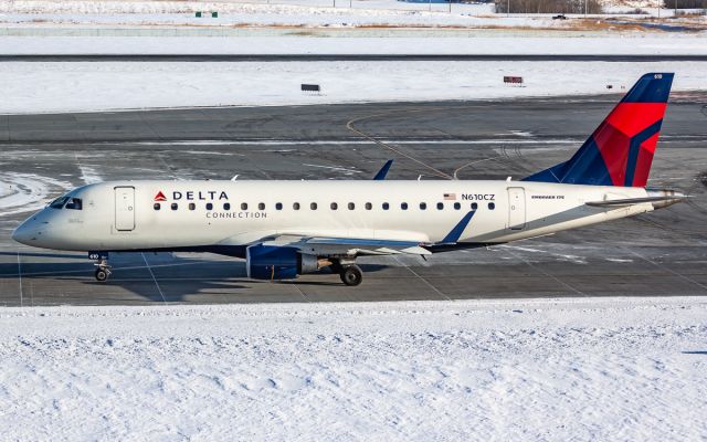 Embraer ERJ 175 (N610CZ)