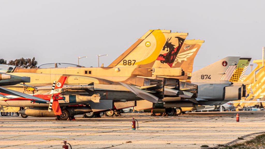 Lockheed F-16 Fighting Falcon (0887)