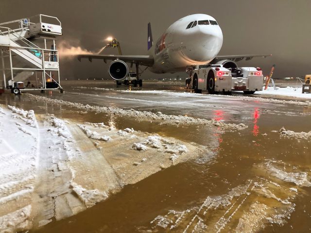 Airbus A300F4-600 (N731FD) - Steam of Slush during deicing.br /Propylene glycol is viewed as non-toxic. Some of the major desert manufacturers use it as a food additive to keep store bought brownies moist. 