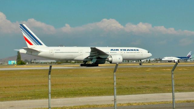 Boeing 777-200 (F-GSPN) - A PARÍS