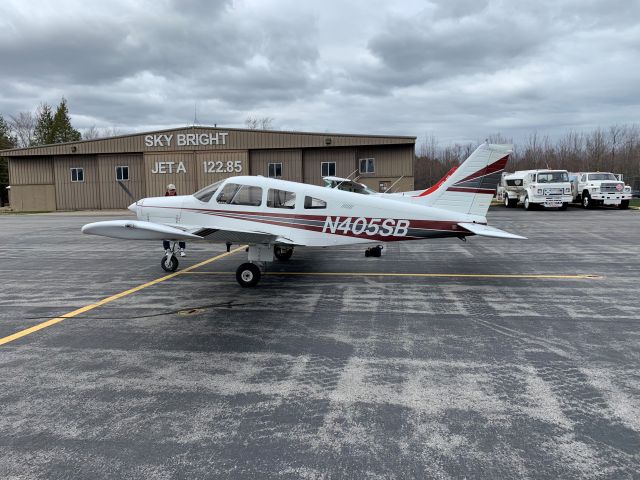 Piper Cherokee (N405SB) - getting ready to head out.