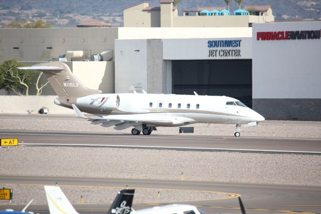 Bombardier Challenger 300 (N115LF)