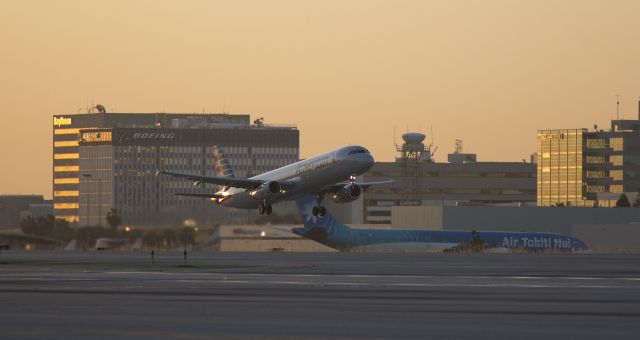 Airbus A321 (N553UW) - Early morning departure LAX