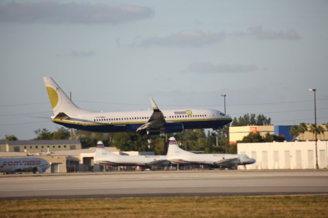 Boeing 737-800 (N749MA)