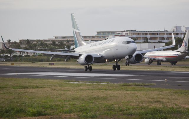 Boeing 737-800 (C-GWJE)