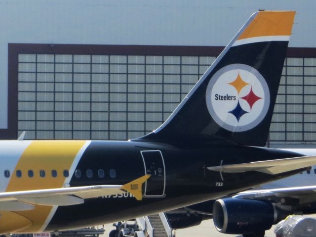 Airbus A319 (N733UW) - US Airways A319 "Pittsburgh Steelers" 9/16/13