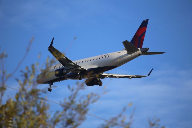 Embraer 170/175 (N628CZ)