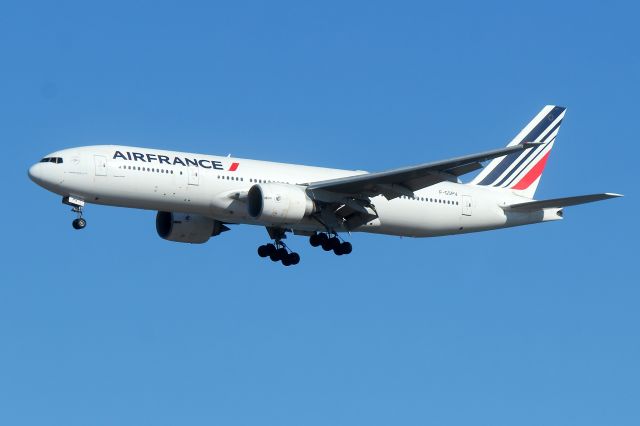 Boeing 777-200 (F-GSPV) - AFR 334 arriving from Paris