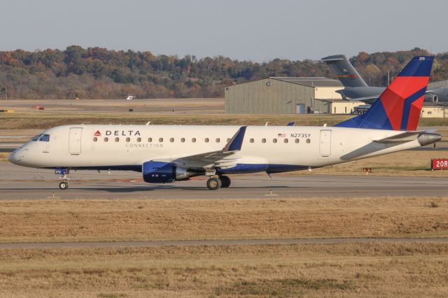 Embraer 175 (N273SY)